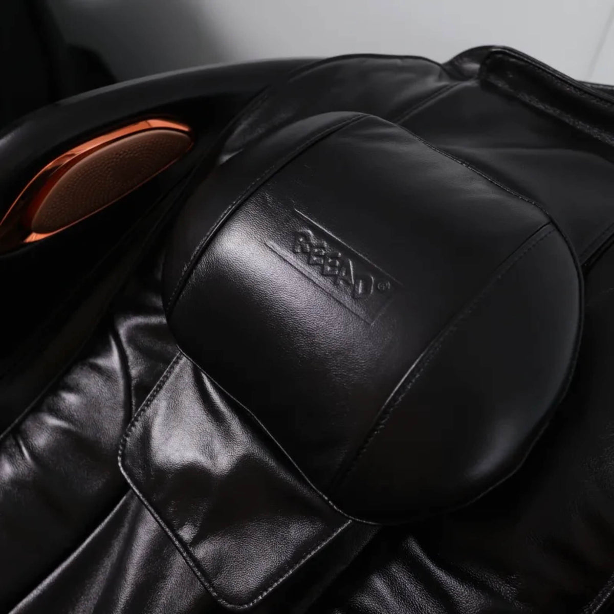 Close-up of the DR.BOSS FJ-2025 headrest in black leather