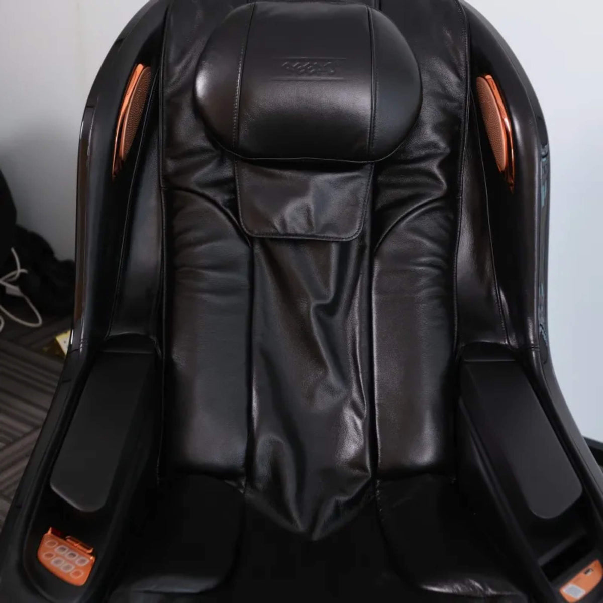 DR.BOSS FJ-2025 Pro Wave massage chair seat interior and headrest detail in black leather